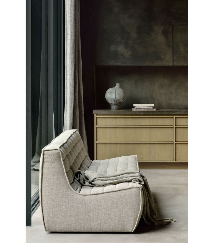 Sofá N701 3P Beige en madera y fibra natural de Ethnicraft - vista lateral | Nomad Interiors