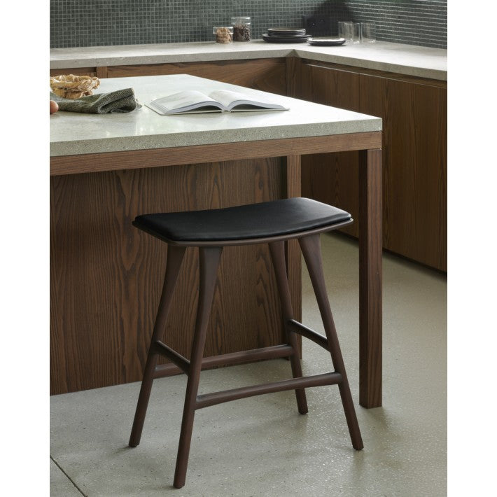 Taburete Alto Osso en teca y madera de Ethnicraft - ambiente | Nomad Interiors