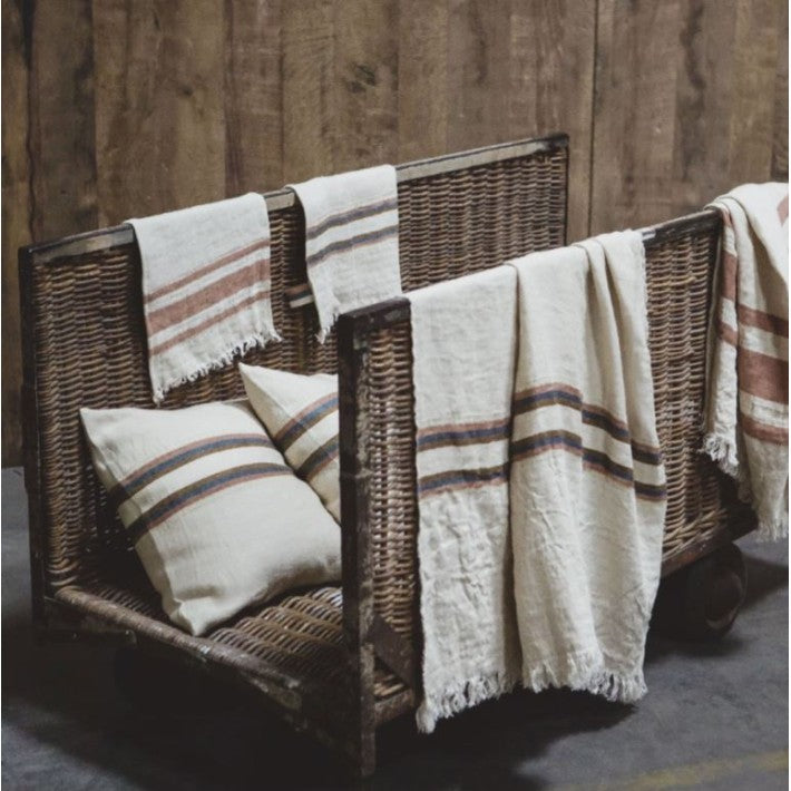 The Belgian Small Fouta Tinos en lino de LIBECO - vista lateral | Nomad Interiors