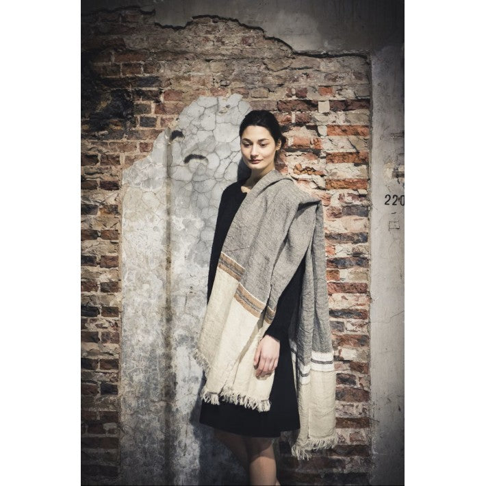 The Belgian Towel – Beeswax Stripe en lino de LIBECO - vista 9 | Nomad Interiors