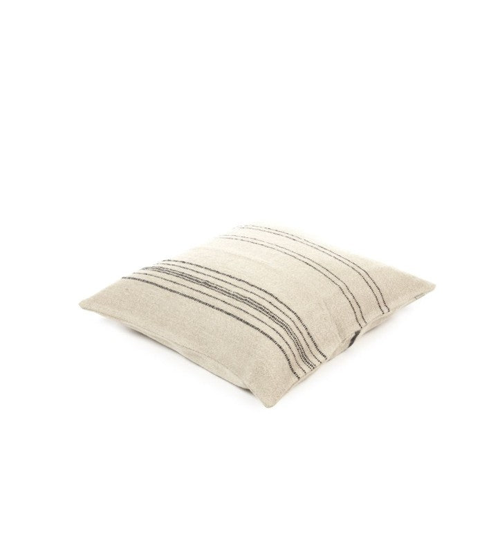 The Moroccan Stripe Pillow - Stripe en lino y lana de Nomad Home - ambiente