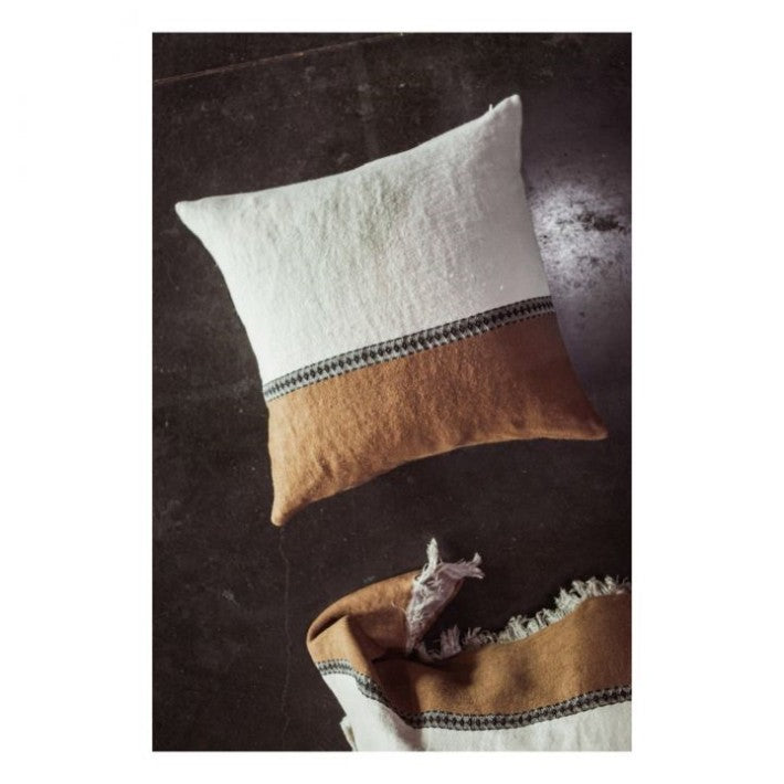 Etienne Pillow Cover Stripe en lino de LIBECO - ambiente | Nomad Interiors