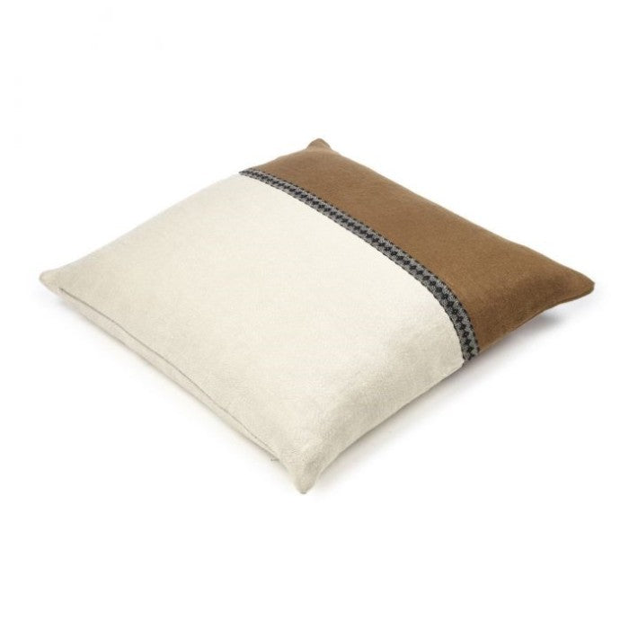 Etienne Pillow Cover Stripe en lino de LIBECO - vista lateral | Nomad Interiors