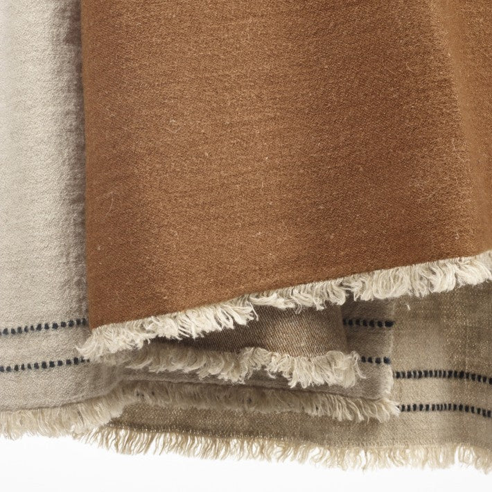 Manta Foundry en lino y lana de LIBECO - vista lateral | Nomad Interiors