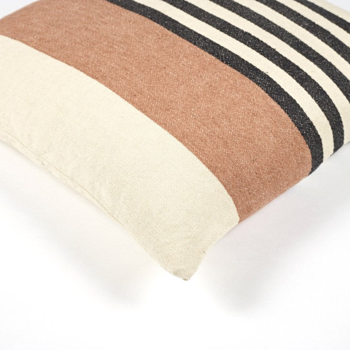 Belgian Pillow Cover Inyo en lino de LIBECO - ambiente | Nomad Interiors
