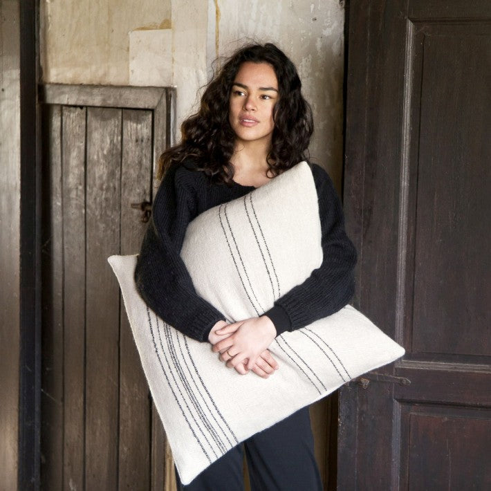 The Moroccan Stripe Pillow - Stripe en lino y lana de Nomad Home - vista 10