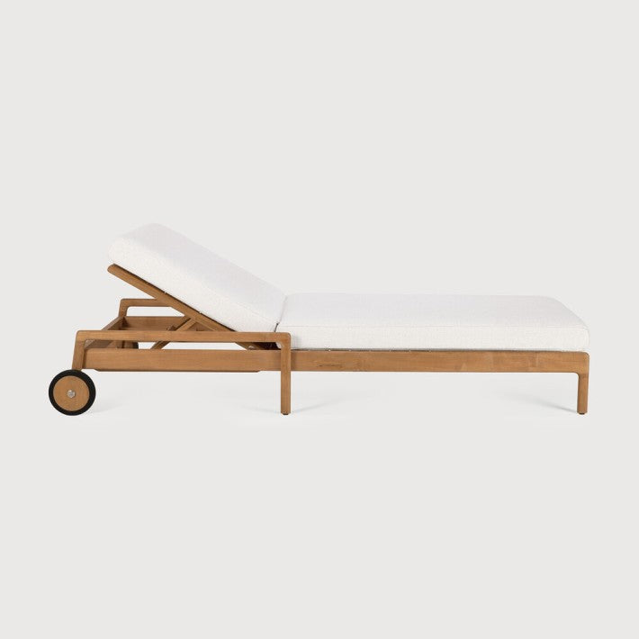 Tumbona de jardín ajustable Jack Blanca en teca de Ethnicraft - ambiente | Nomad Interiors