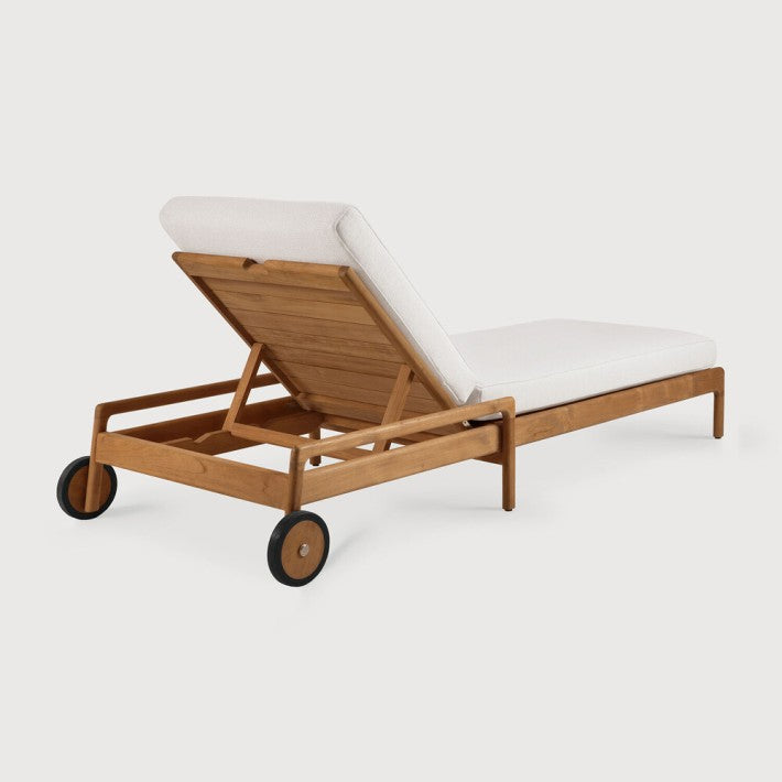 Tumbona de jardín ajustable Jack Blanca en teca de Ethnicraft - vista lateral | Nomad Interiors