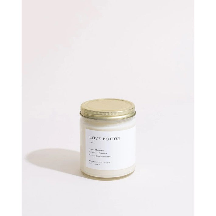 Vela Minimalist Love Potion en algodón de Brooklyn Candle Studio - vista lateral | Nomad Interiors