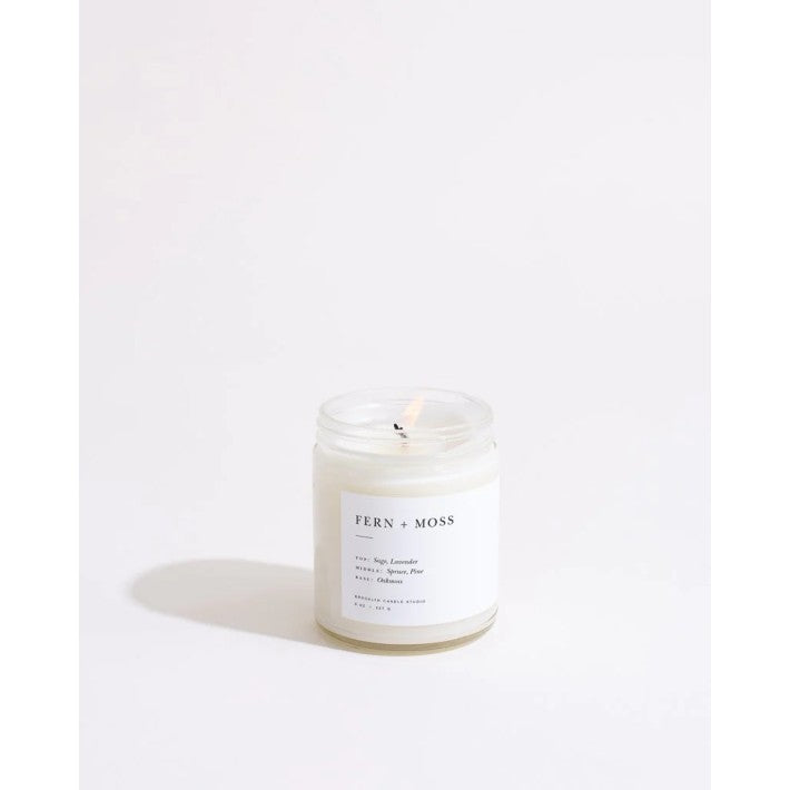Vela Minimalist Fern + Moss en algodón y madera de Brooklyn Candle Studio | Nomad Interiors