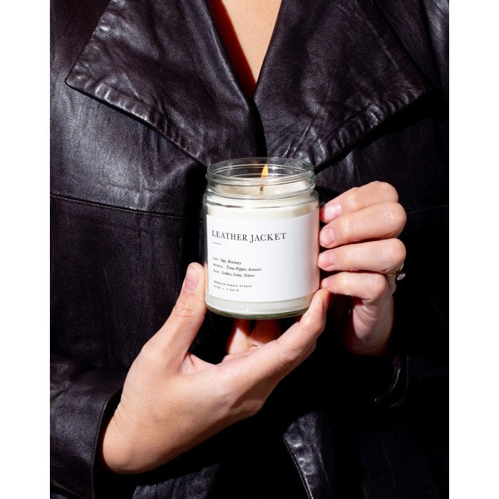 Vela Minimalist Leather Jacket en algodón y cuero de Brooklyn Candle Studio - ambiente | Nomad Interiors