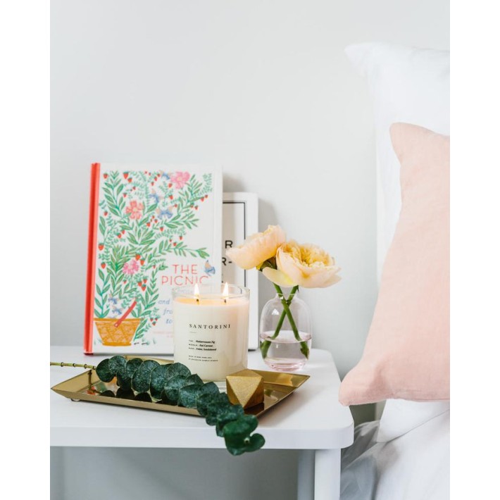 Vela Santorini en algodón y madera de Brooklyn Candle Studio - detalle | Nomad Interiors