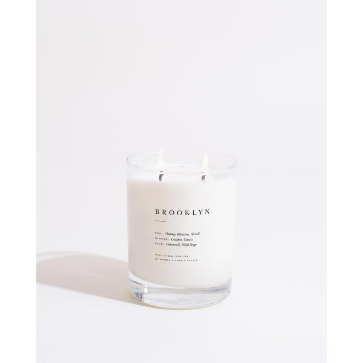 Vela Brooklyn en algodón y cuero de Brooklyn Candle Studio | Nomad Interiors