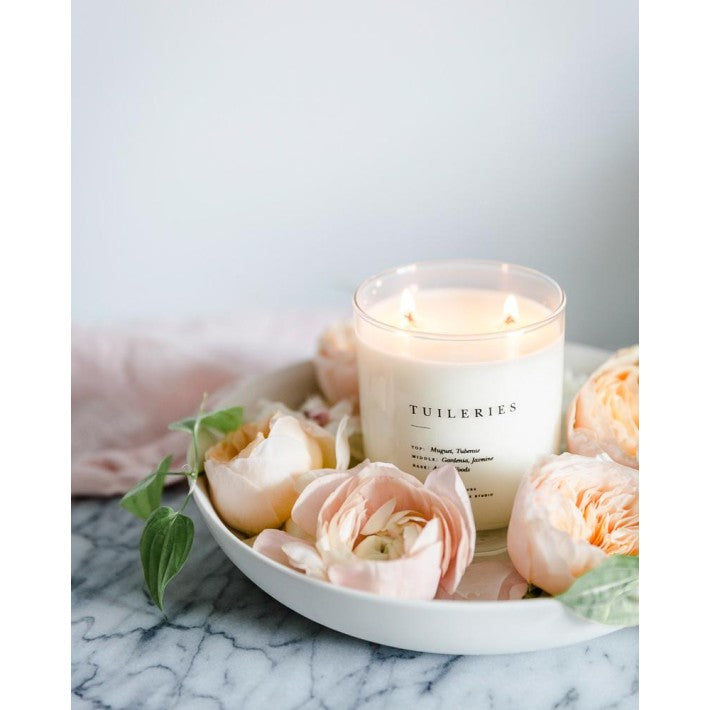 Vela Tuileries en algodón y madera de Brooklyn Candle Studio - detalle | Nomad Interiors