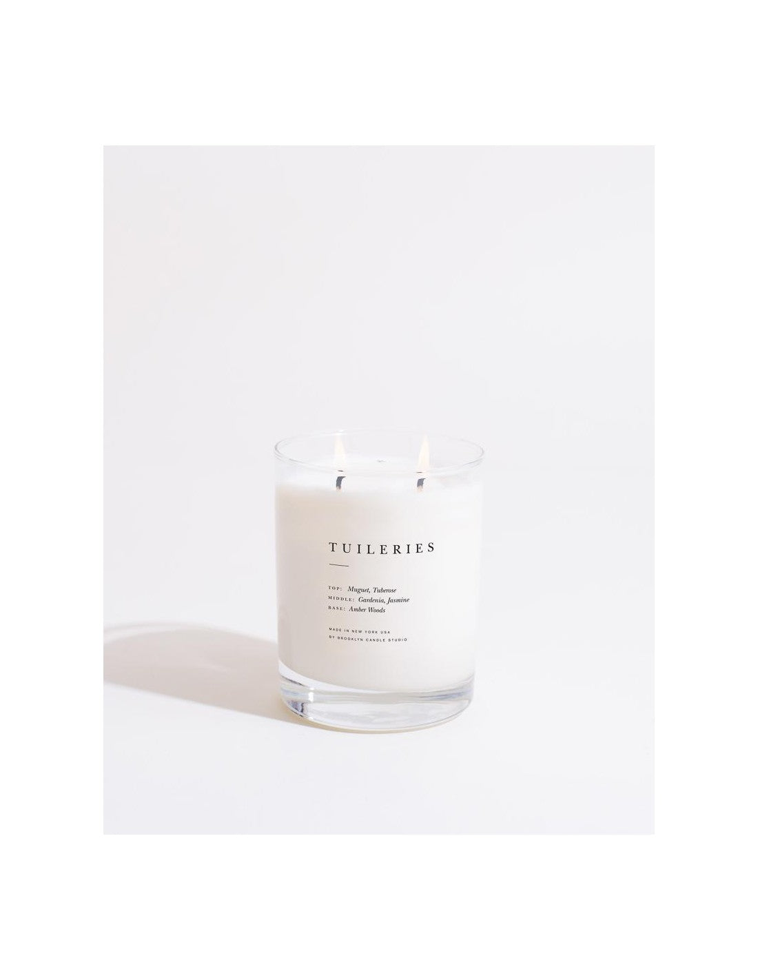Vela Tuileries en algodón y madera de Brooklyn Candle Studio | Nomad Interiors