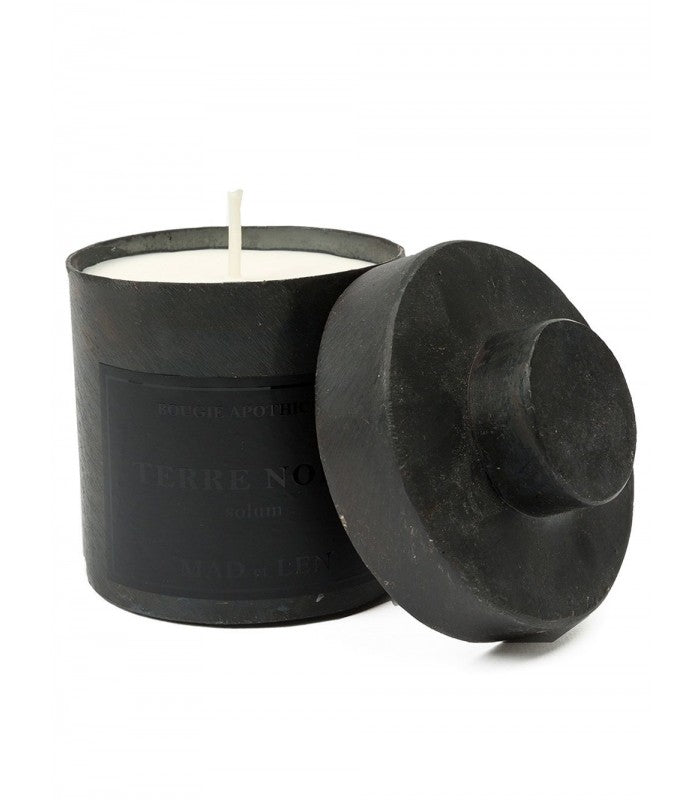 Bougie Apothicaire Terre Noire de MAD ET LEN - vista 6 | Nomad Interiors